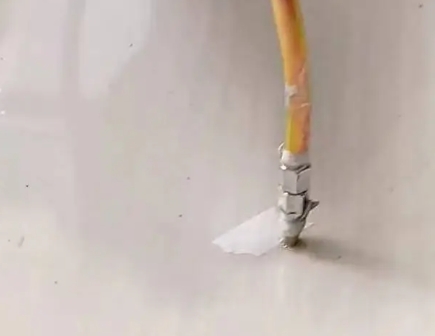 海盐瓷砖空鼓维修公司专业解答在瓷砖铺贴过程中，如果使用的砂料过粗（如全部使用了粗砂），可能会导致以下问题
